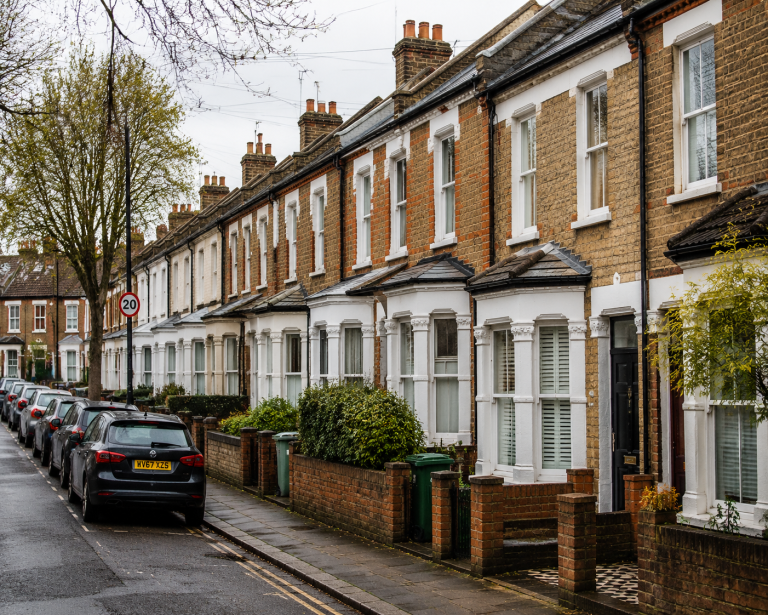 UK annual house price growth accelerates to 3.8% in April